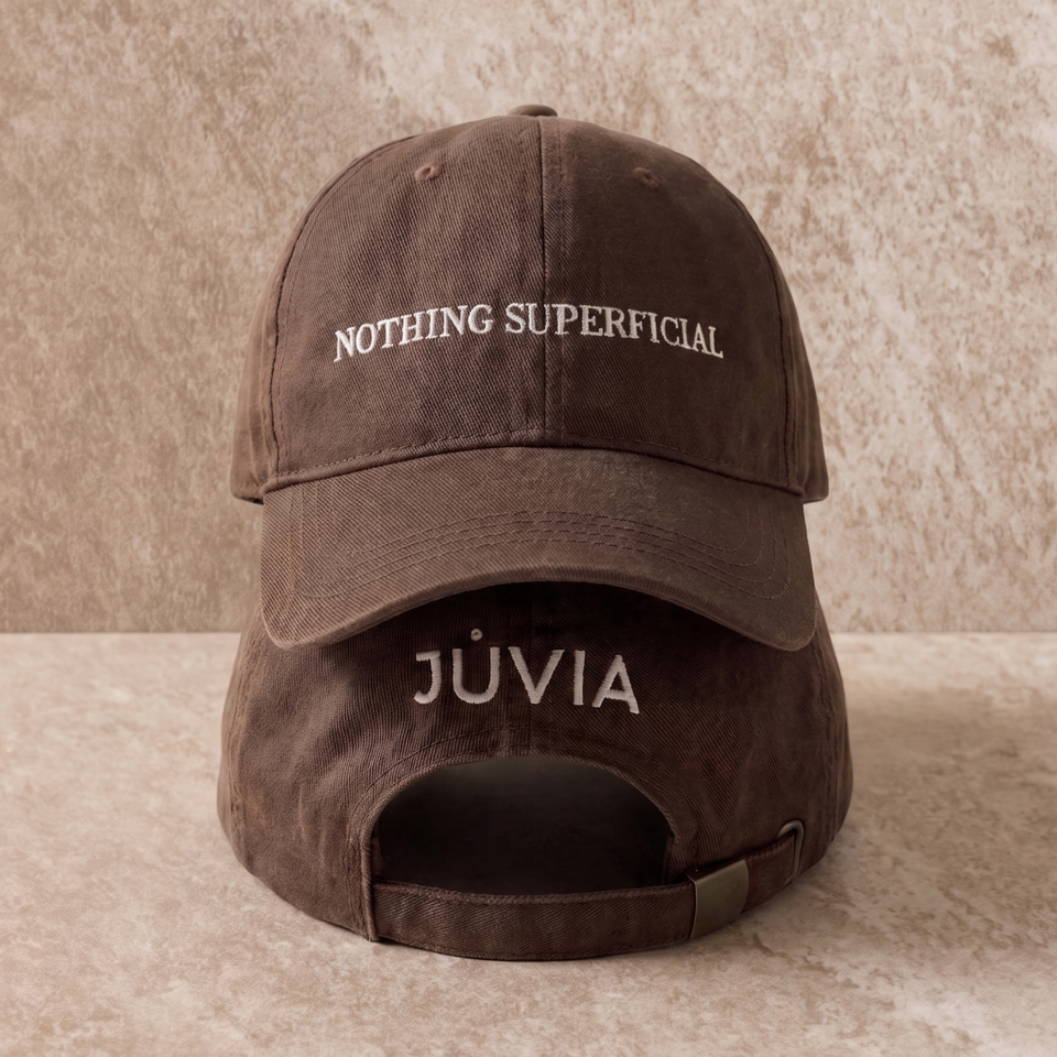 BONÉ JUVIA "NOTHING SUPERFICIAL"